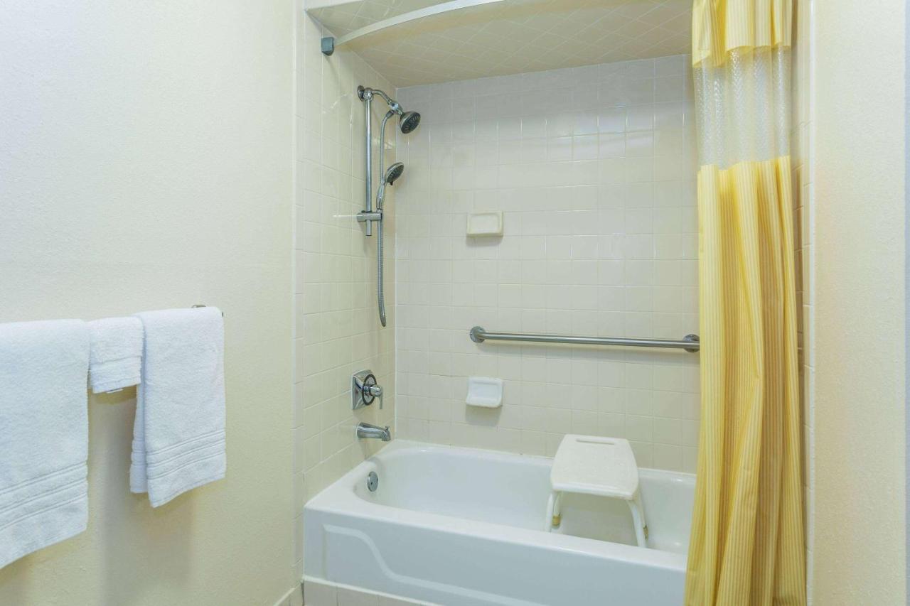 Days Inn By Wyndham Lake Park/Valdosta Extérieur photo